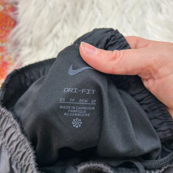 Nike Gray Black Lined Running Shorts Activewear Workout XS - Picture 3 of 3